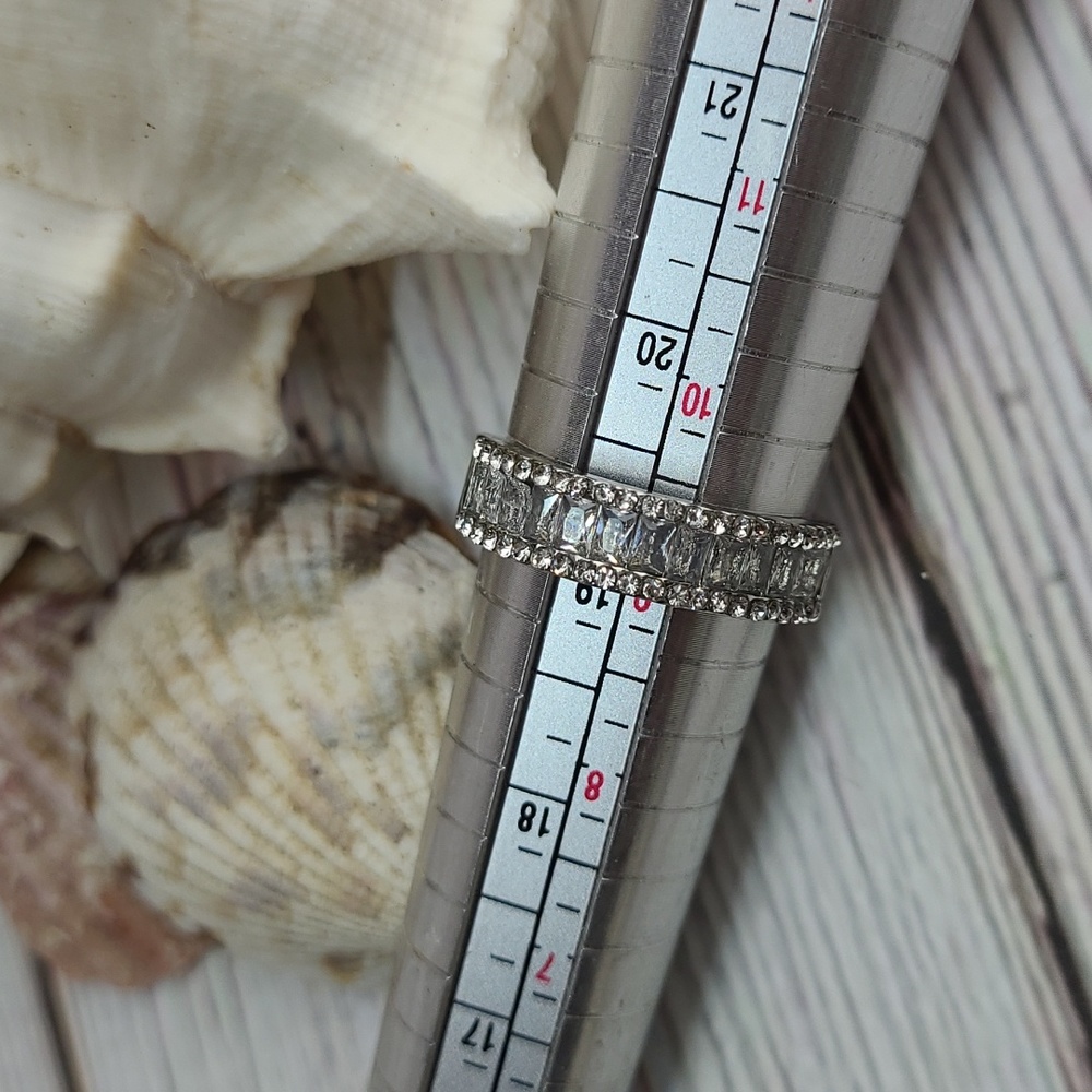 SILVER ROUND AND EMERALD CUT  FASHION RING - Picture 8 of 8